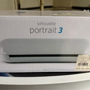 Silhouette Portrait 3 in White